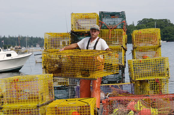 Stacking lobster traps